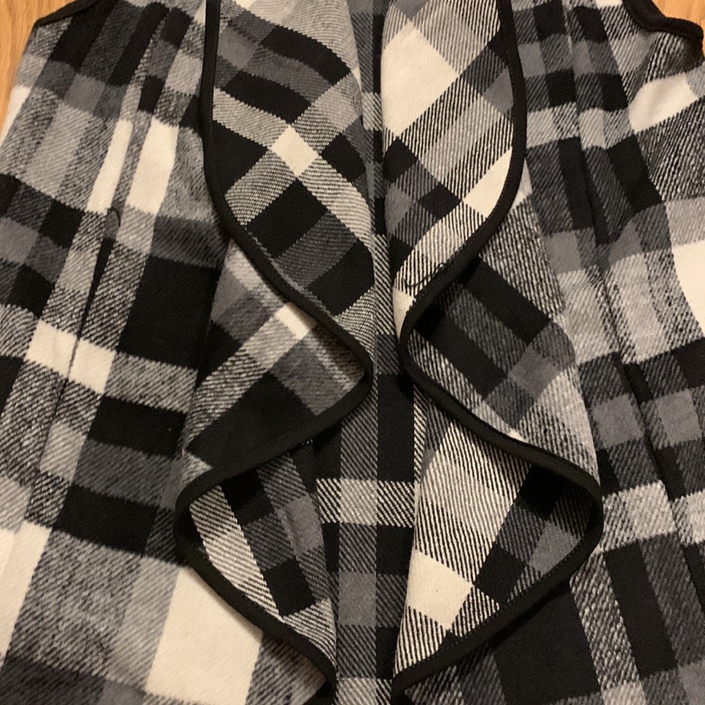 🚫SOLD🚫Waterfall vest - Picture 2 of 4